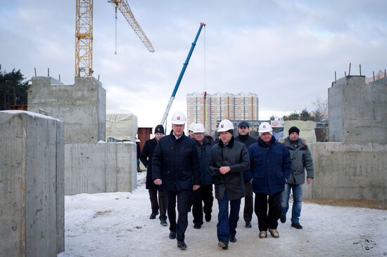 Sobyanin inspects road junction under construction on Novoryazanskoye Shosse