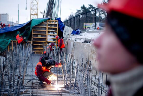 Road junction under construction on Novoryazanskoye Shosse