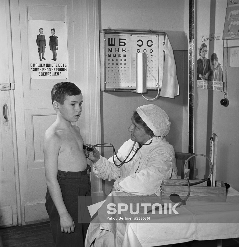 Medical examination in Moscow school