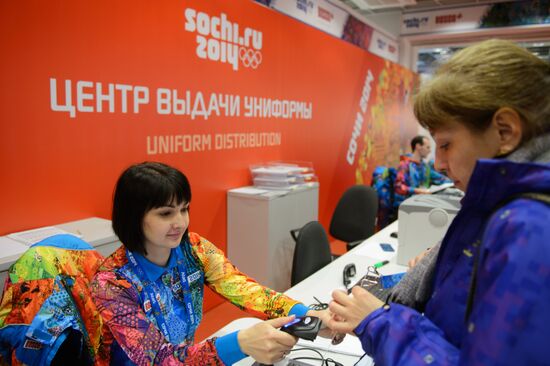 Equipment handed out to volunteers of 2014 Olympics in Sochi
