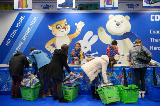 Equipment handed out to volunteers of 2014 Olympics in Sochi