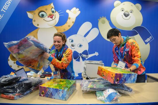 Equipment handed out to volunteers of 2014 Olympics in Sochi