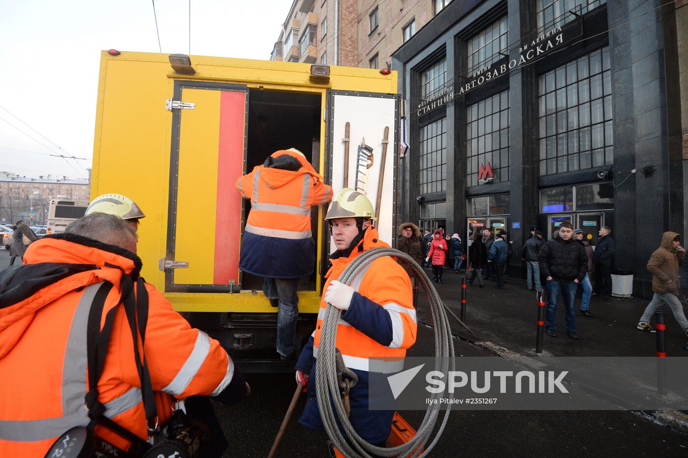 Construction pile breaks tunnel on Moscow Metro green line