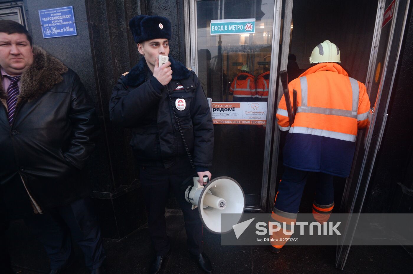 Construction pile breaks tunnel on Moscow Metro green line