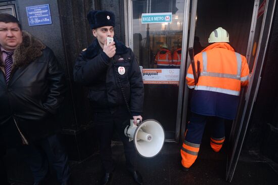 Construction pile breaks tunnel on Moscow Metro green line