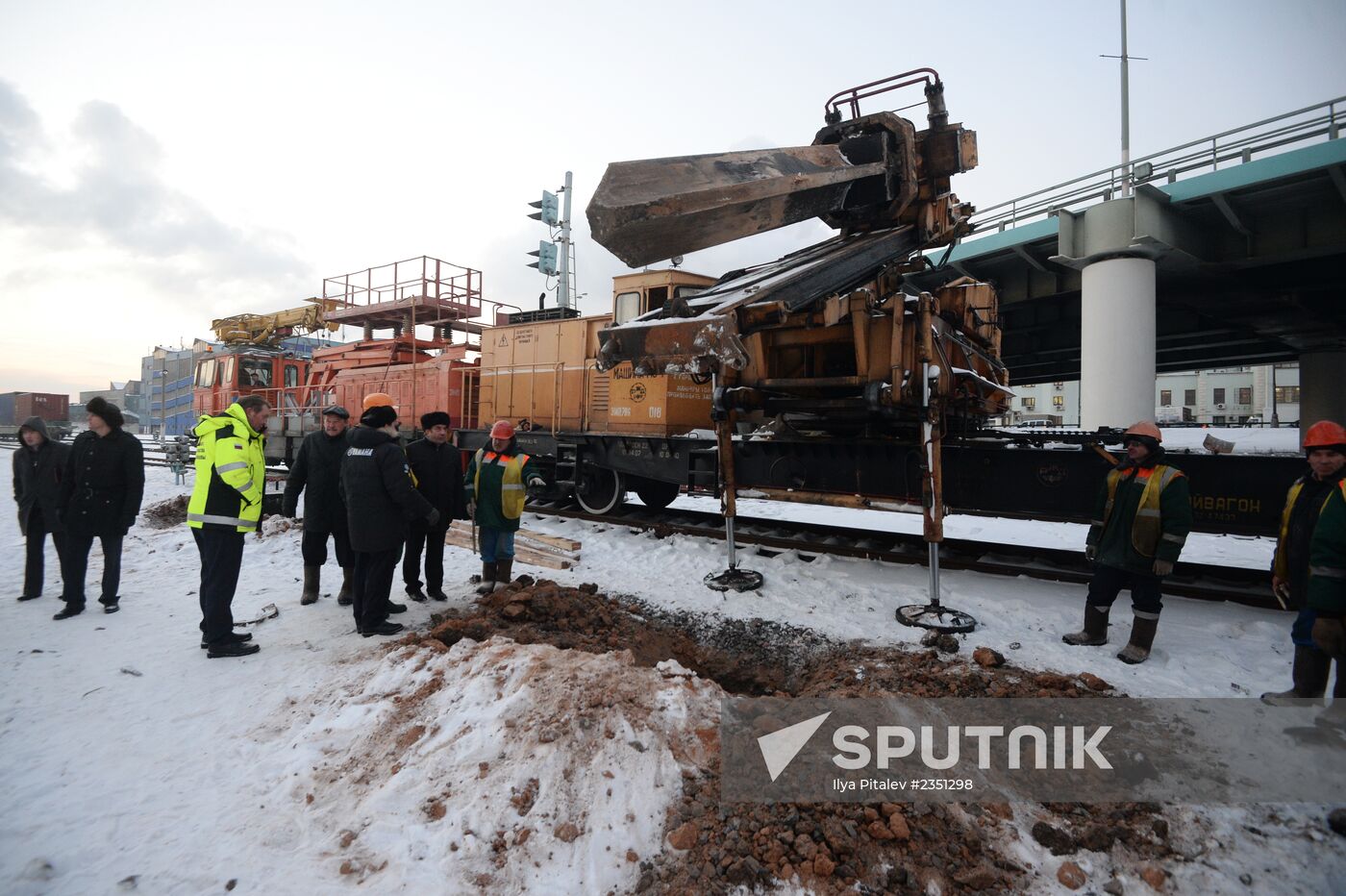 Construction pile breaks tunnel on Moscow Metro green line