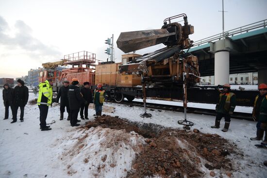 Construction pile breaks tunnel on Moscow Metro green line