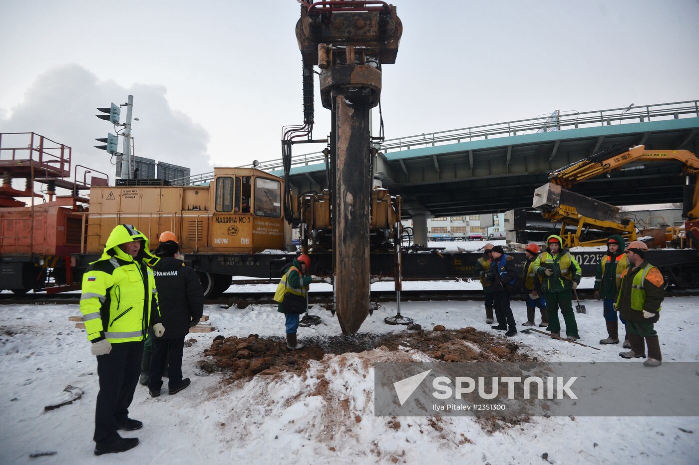 Construction pile breaks tunnel on Moscow Metro green line