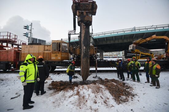 Construction pile breaks tunnel on Moscow Metro green line