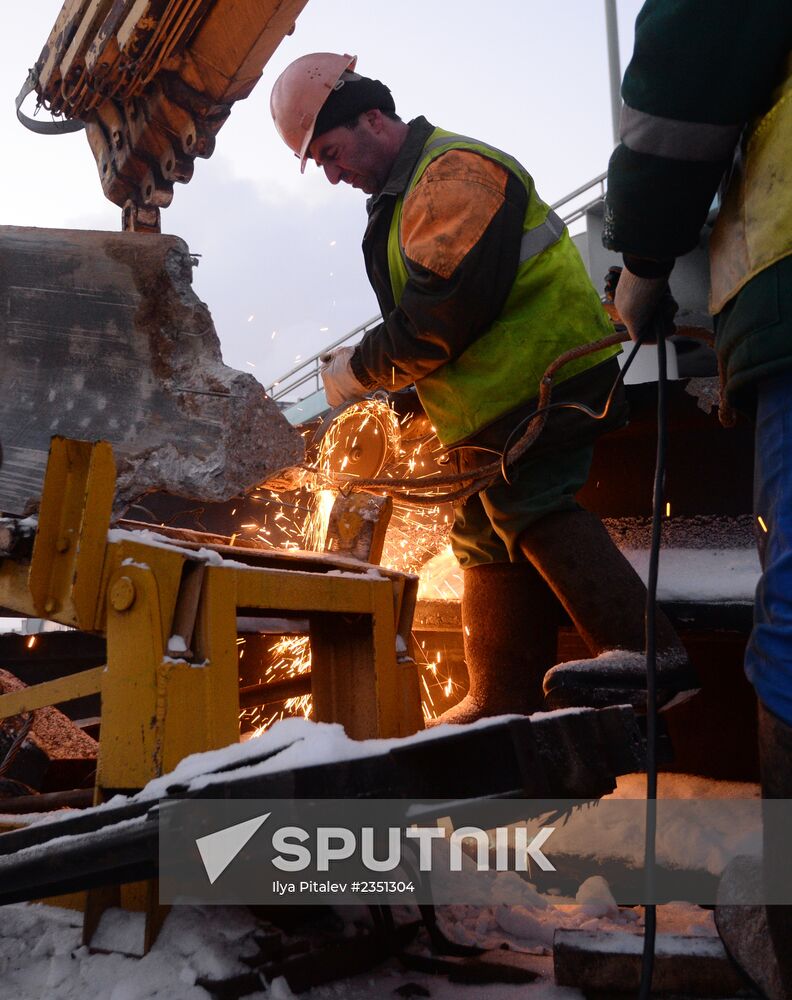 Construction pile breaks tunnel on Moscow Metro green line