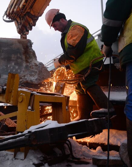 Construction pile breaks tunnel on Moscow Metro green line