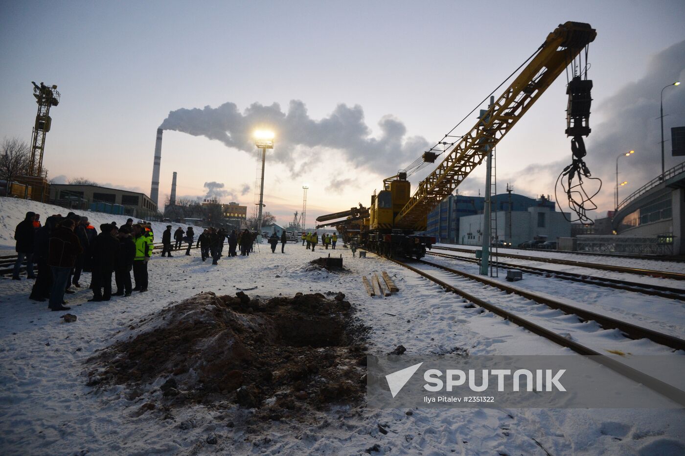 Construction pile breaks tunnel on Moscow Metro green line