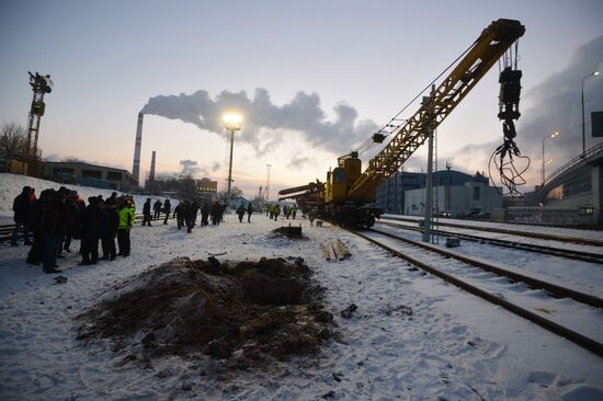 Construction pile breaks tunnel on Moscow Metro green line