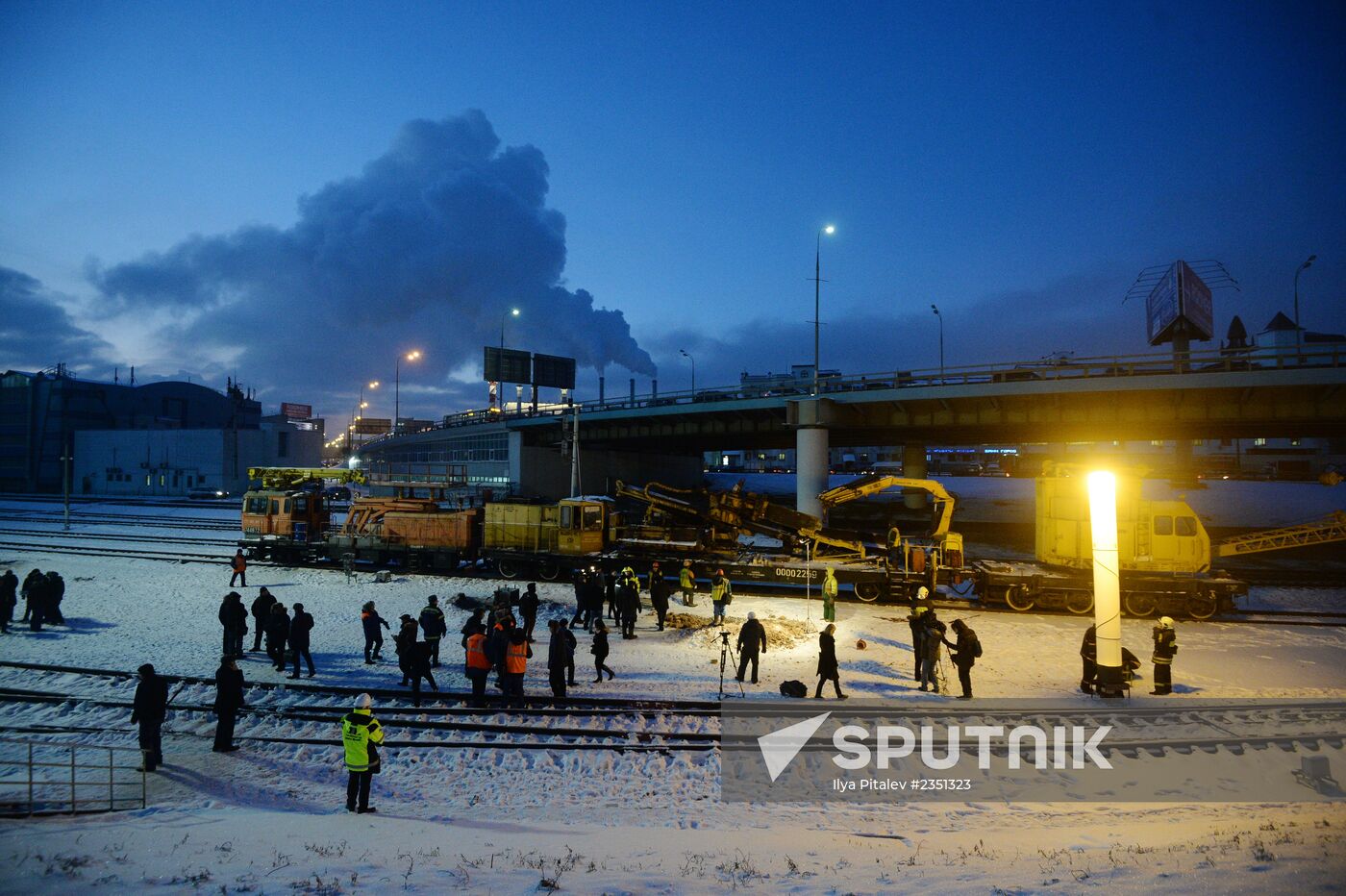 Construction pile breaks tunnel on Moscow Metro green line