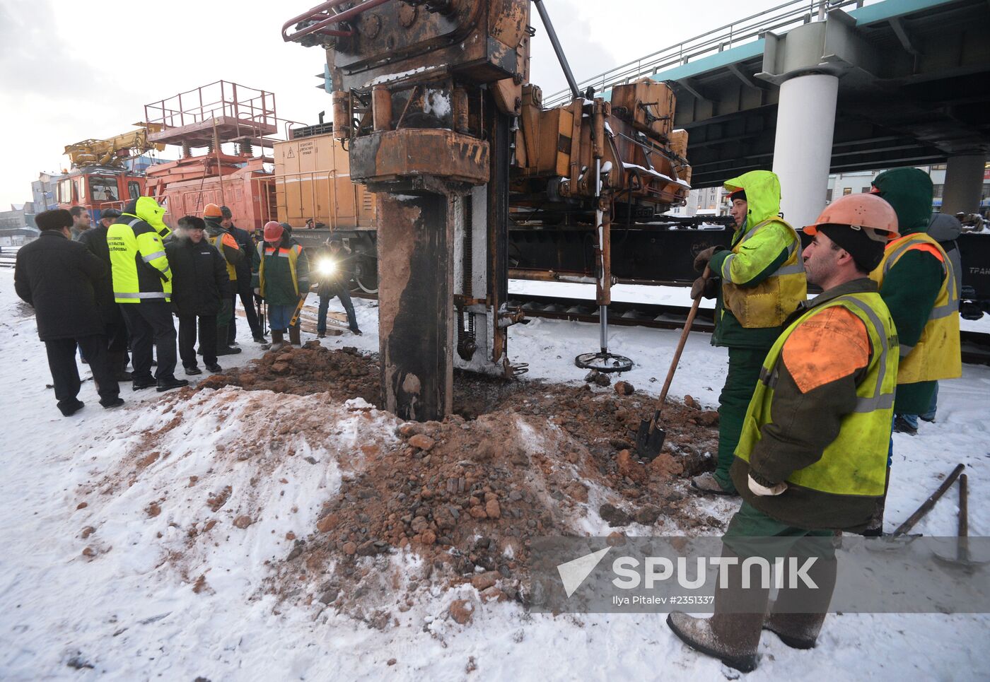 Construction pile breaks tunnel on Moscow Metro green line