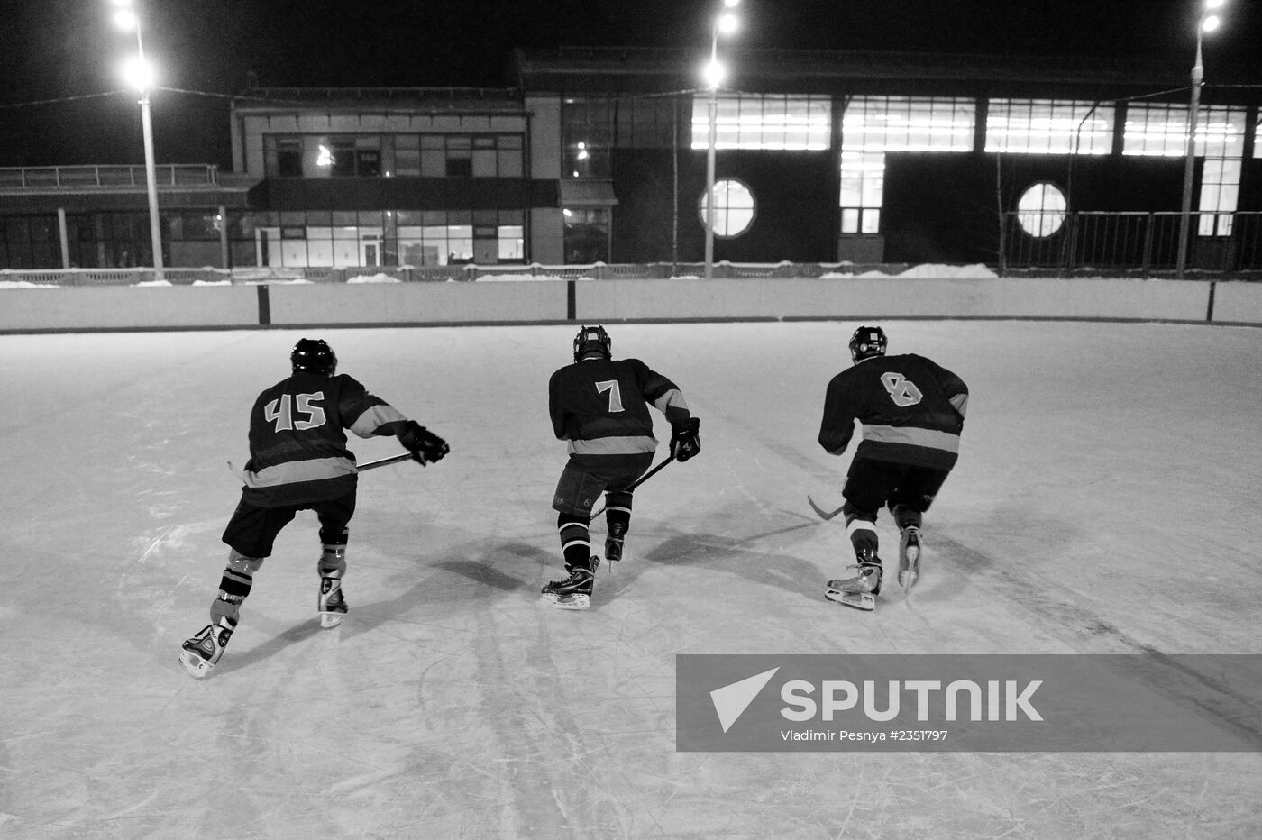 Amateur ice hockey teams compete in outdoor match
