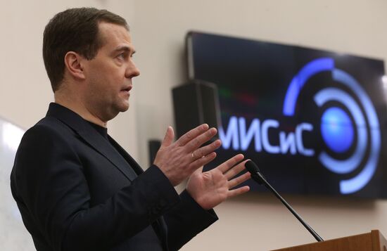 Dmitry Medvedev visits MISiS University