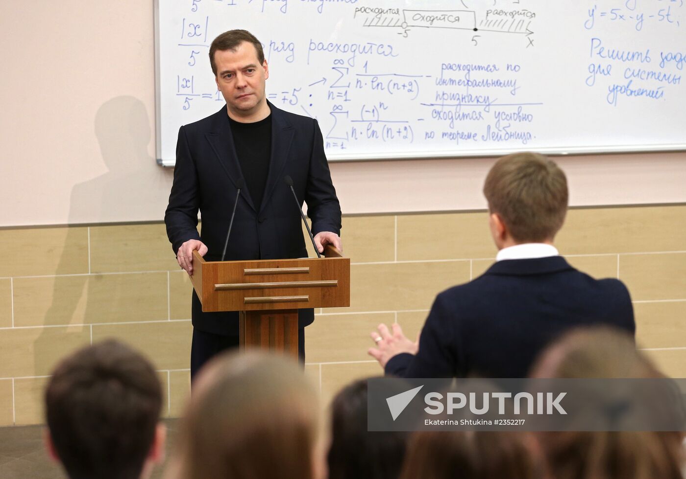 Dmitry Medvedev visits MISiS University