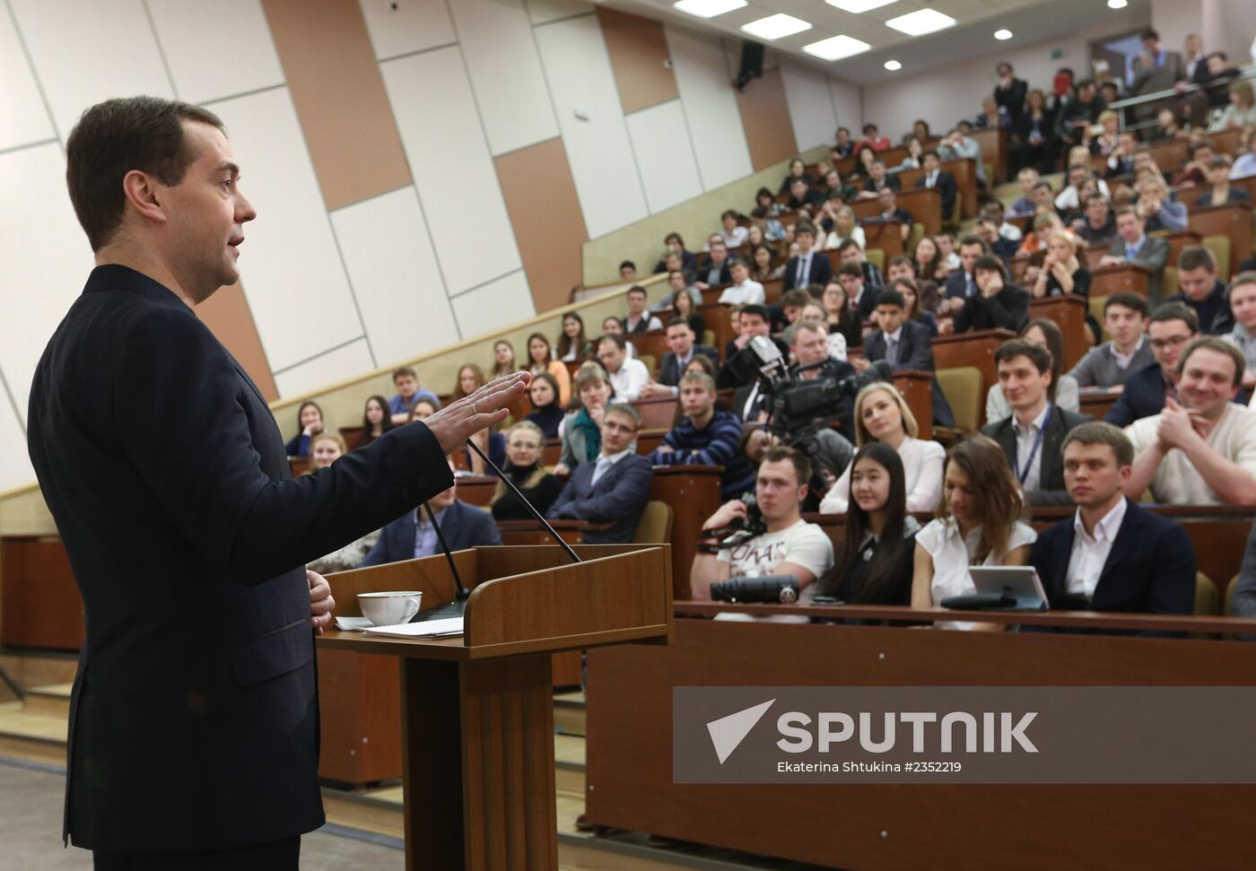 Dmitry Medvedev visits MISiS University