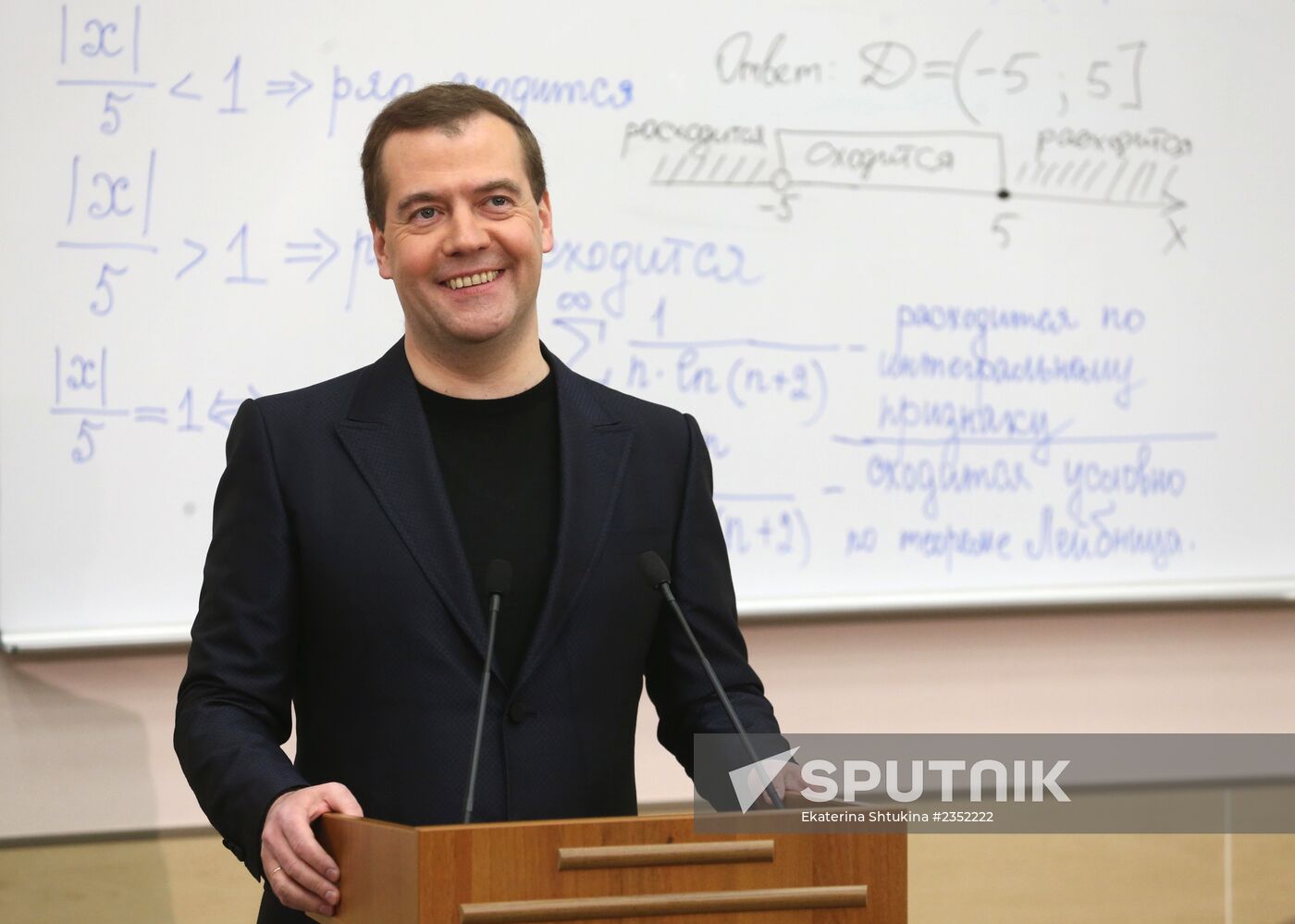 Dmitry Medvedev visits MISiS University