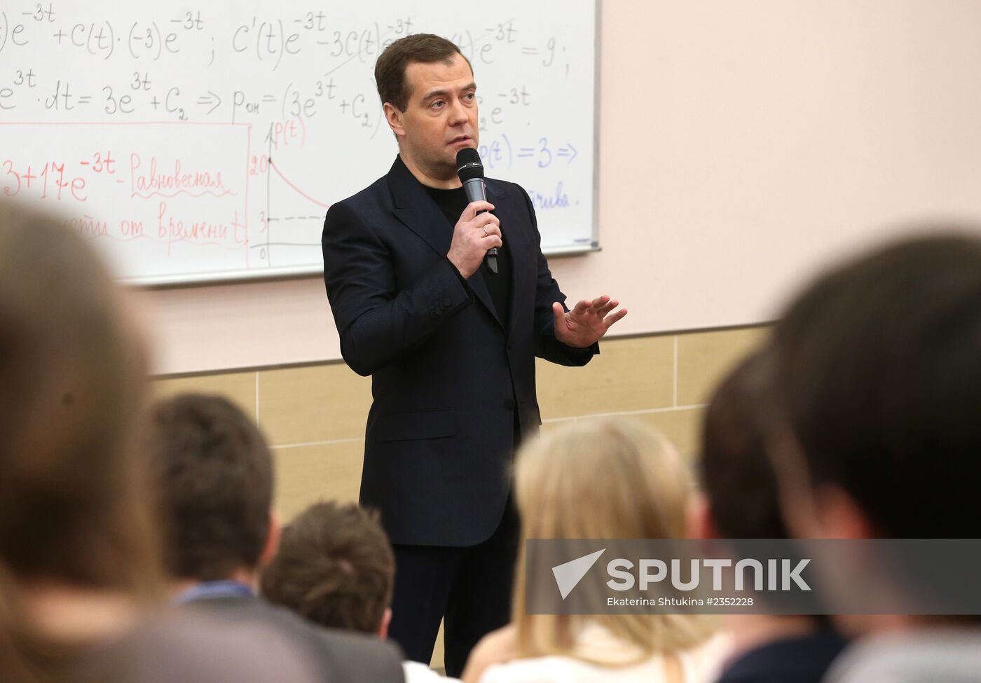 Dmitry Medvedev visits MISiS University