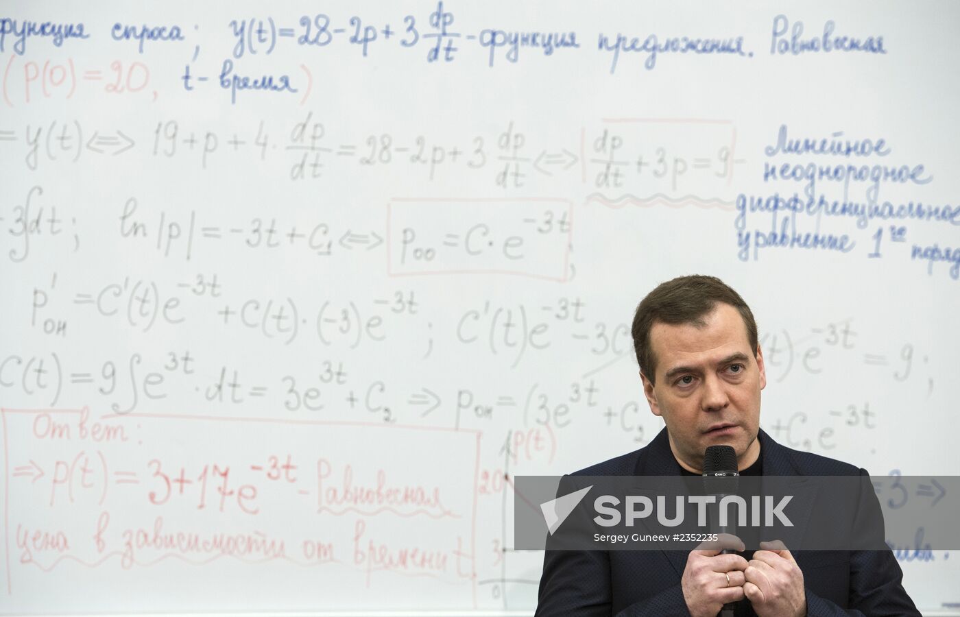 Dmitry Medvedev visits MISiS University