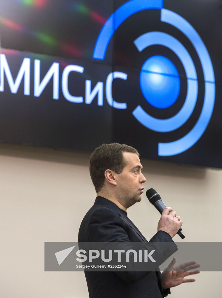 Dmitry Medvedev visits MISiS University