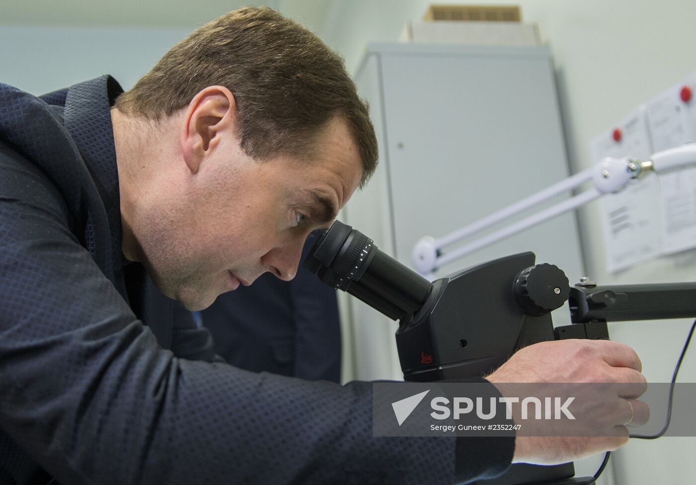 Dmitry Medvedev visits MISiS University