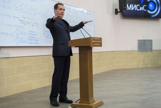 Dmitry Medvedev visits MISiS University