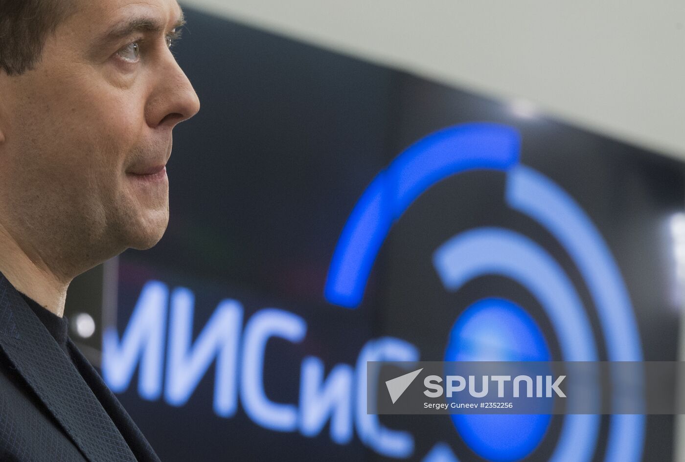 Dmitry Medvedev visits MISiS University