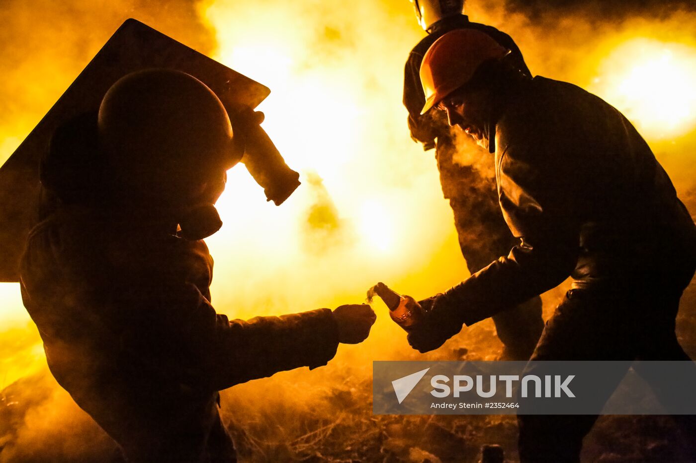 Protesters clash with police in center of Kiev