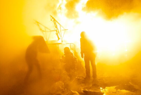 Protesters clash with police in center of Kiev