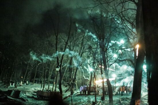 Protesters clash with police in center of Kiev