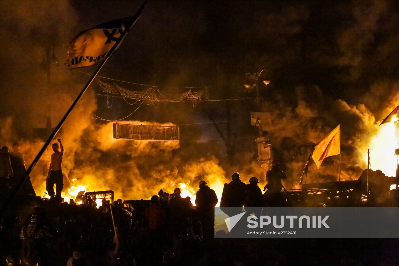 Protesters clash with police in center of Kiev
