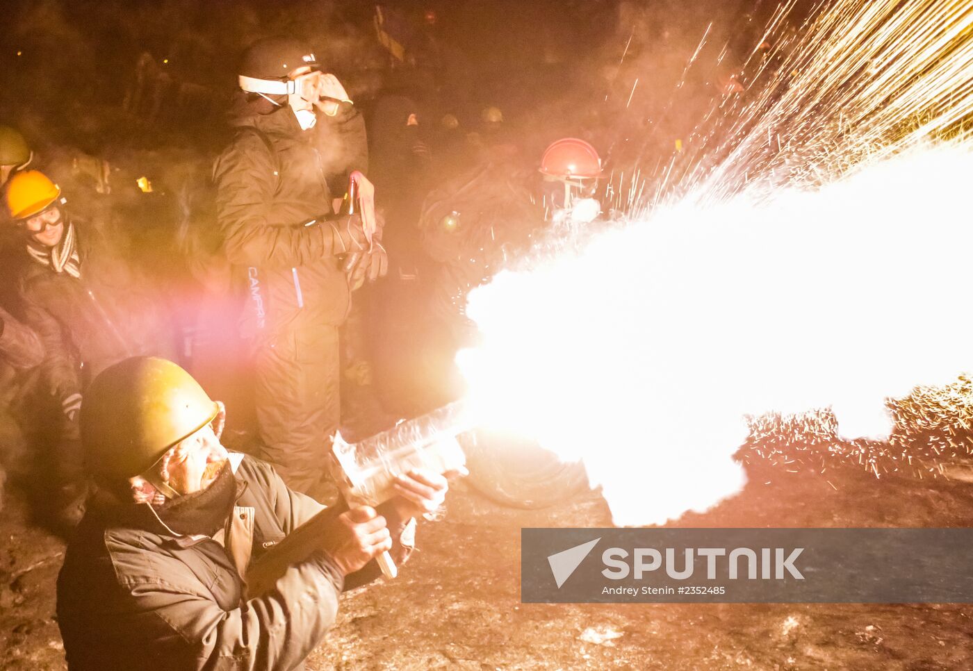 Protesters clash with police in center of Kiev