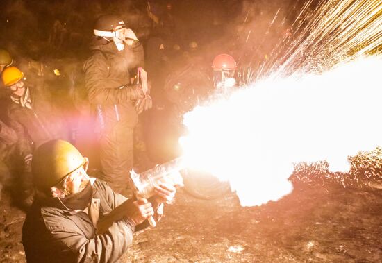 Protesters clash with police in center of Kiev