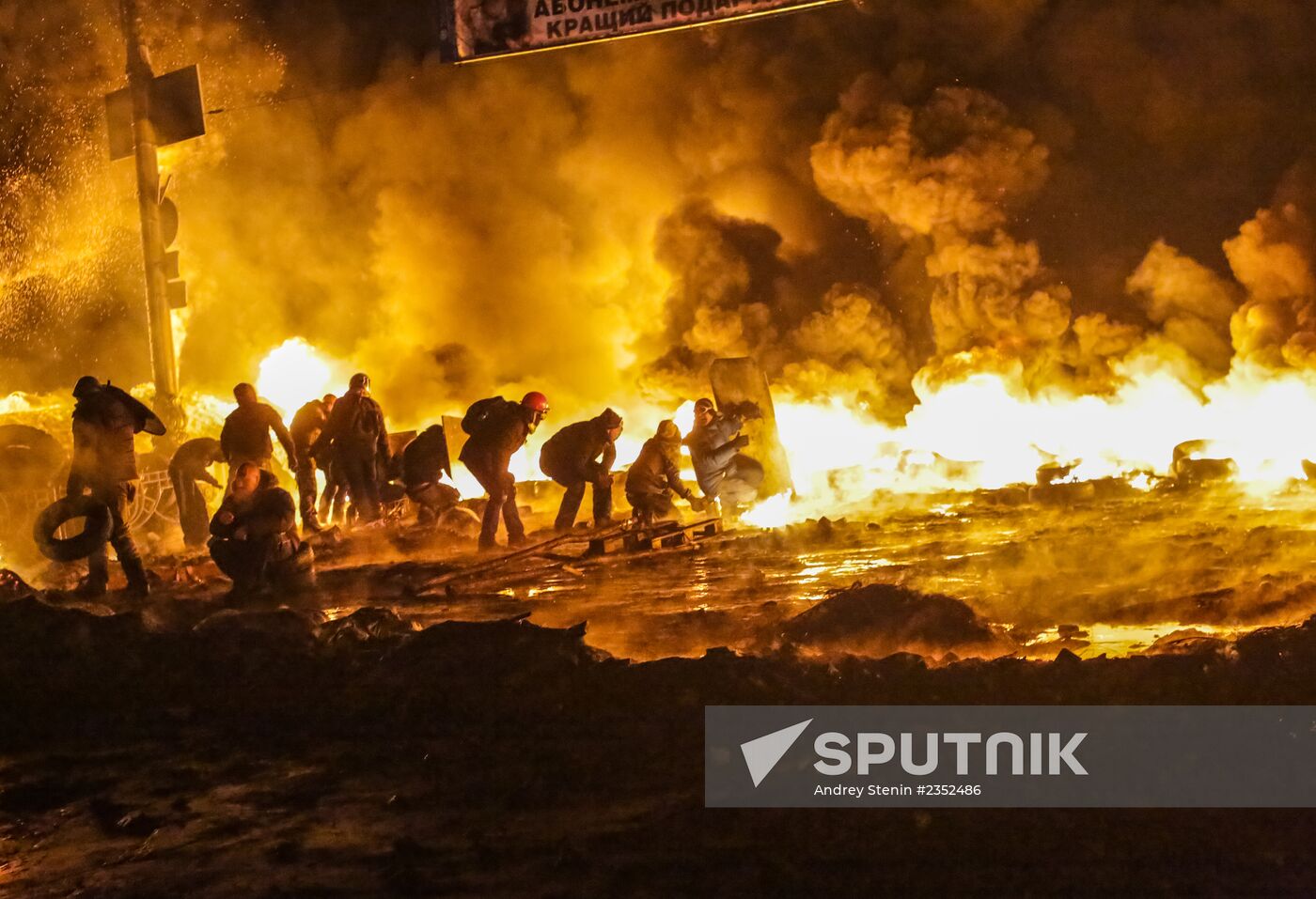 Protesters clash with police in center of Kiev