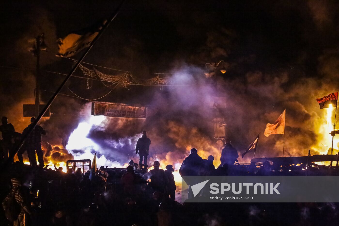 Protesters clash with police in center of Kiev