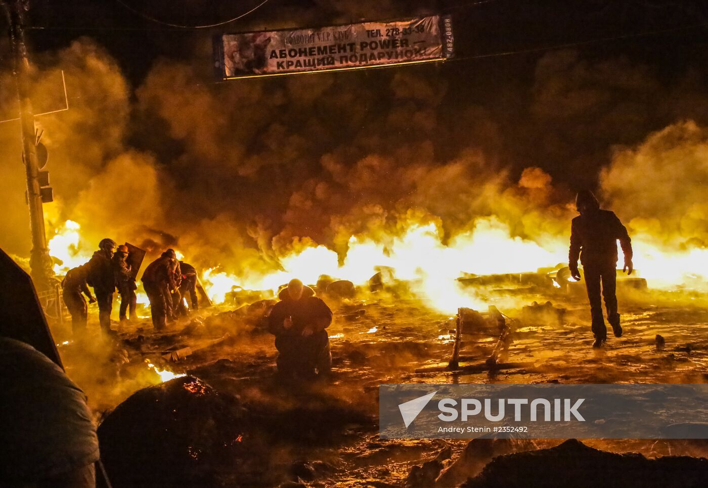 Protesters clash with police in center of Kiev