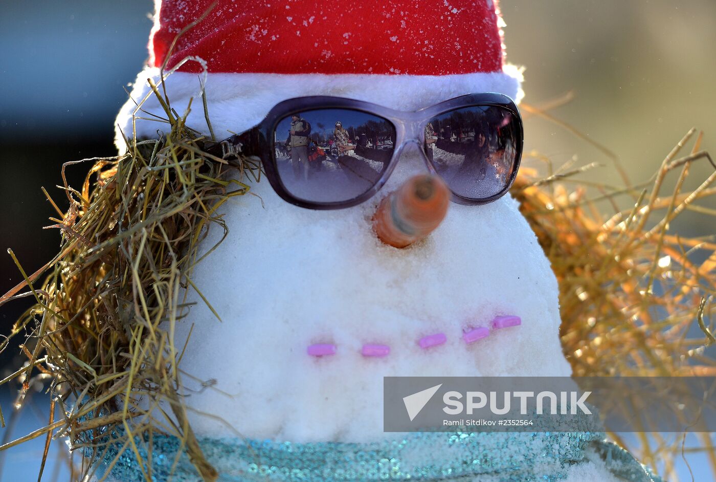 Snowman-building art competition