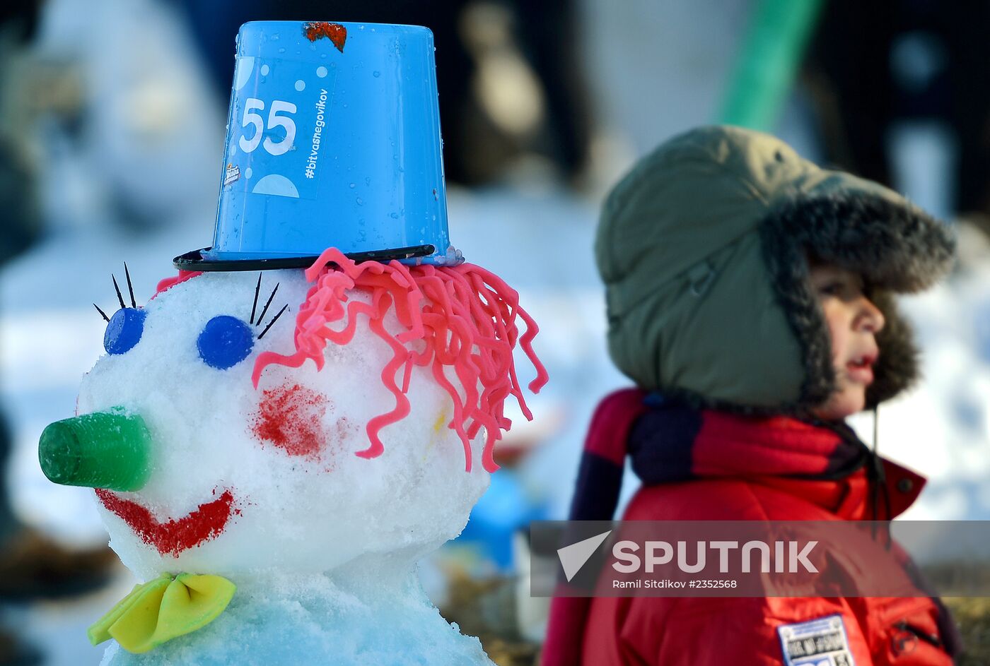 Snowman-building art competition