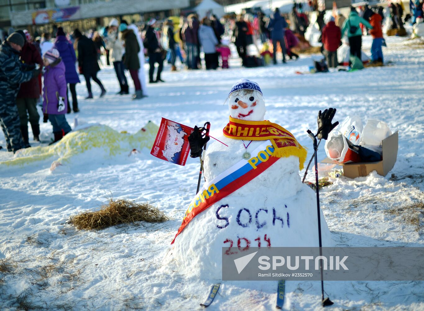 Snowman-building art competition