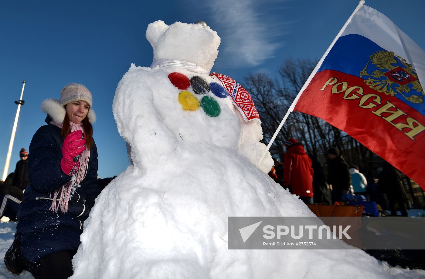 Snowman-building art competition
