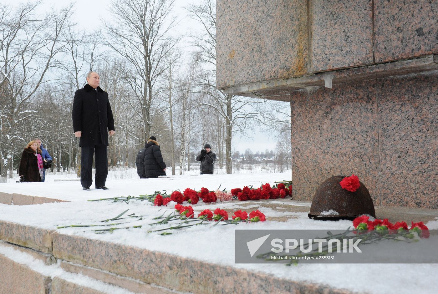 Putin attends ceremonies commemorating 70th anniversary of liberation of Leningrad from Nazi siege