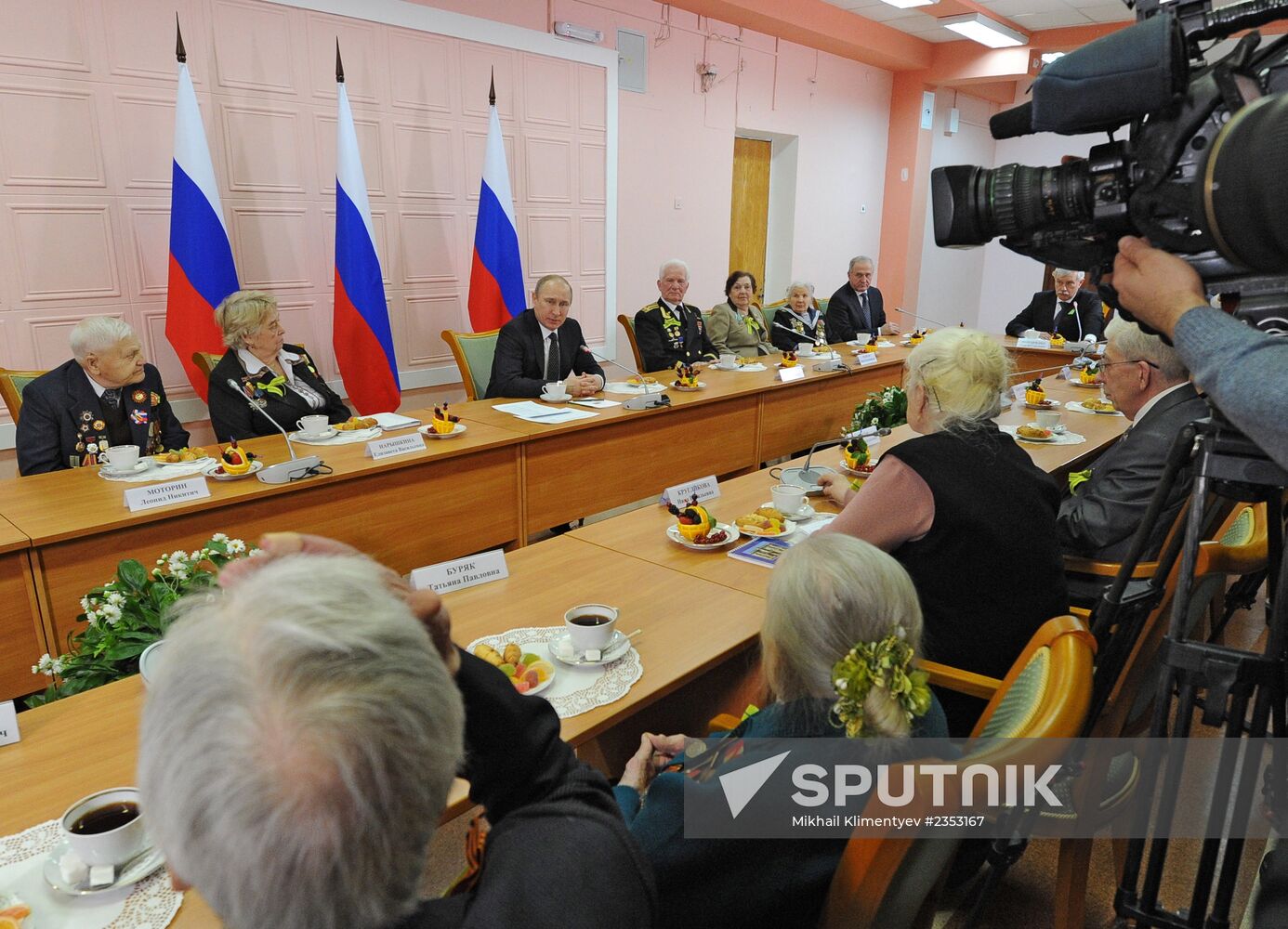 Putin attends events marking 70th anniversary of lifting Leningrad siege