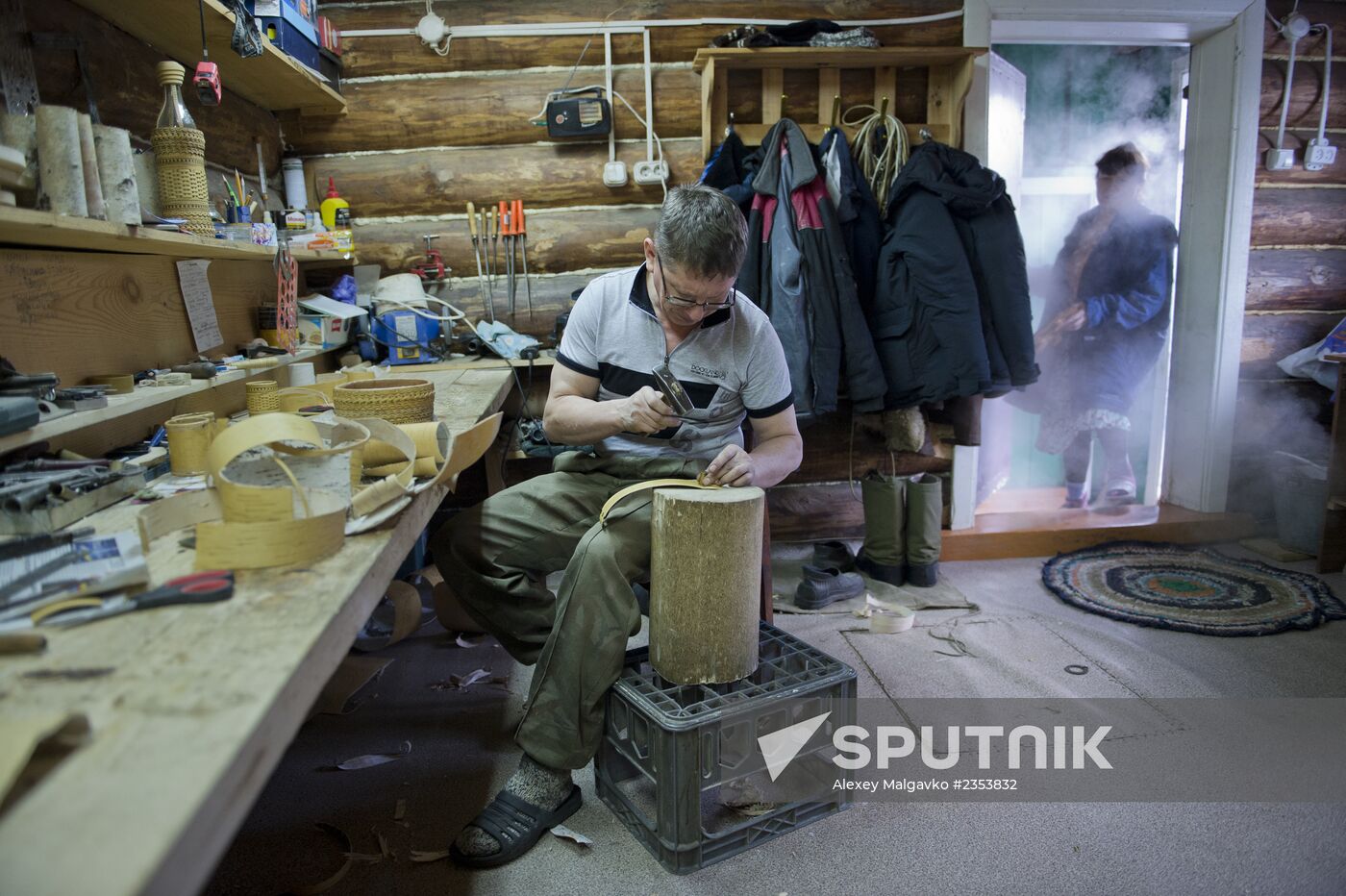 Birch bark craft masters