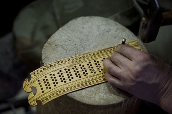 Birch bark craft masters