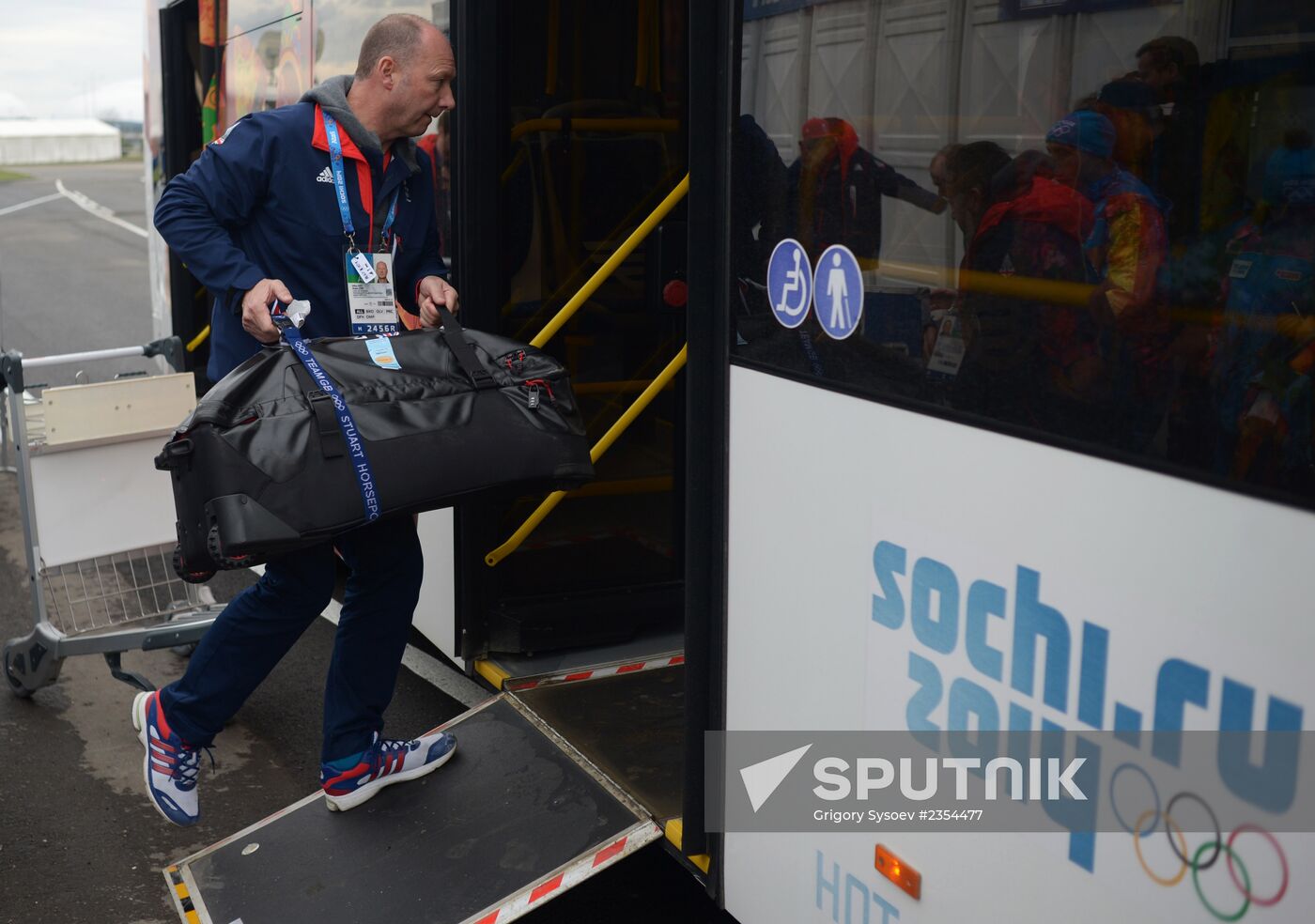 Athletes arrive in Olympic Village to participate in 2014 Games