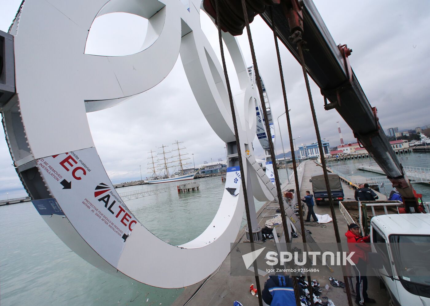 Installation of Olympic rings in seaport of Sochi