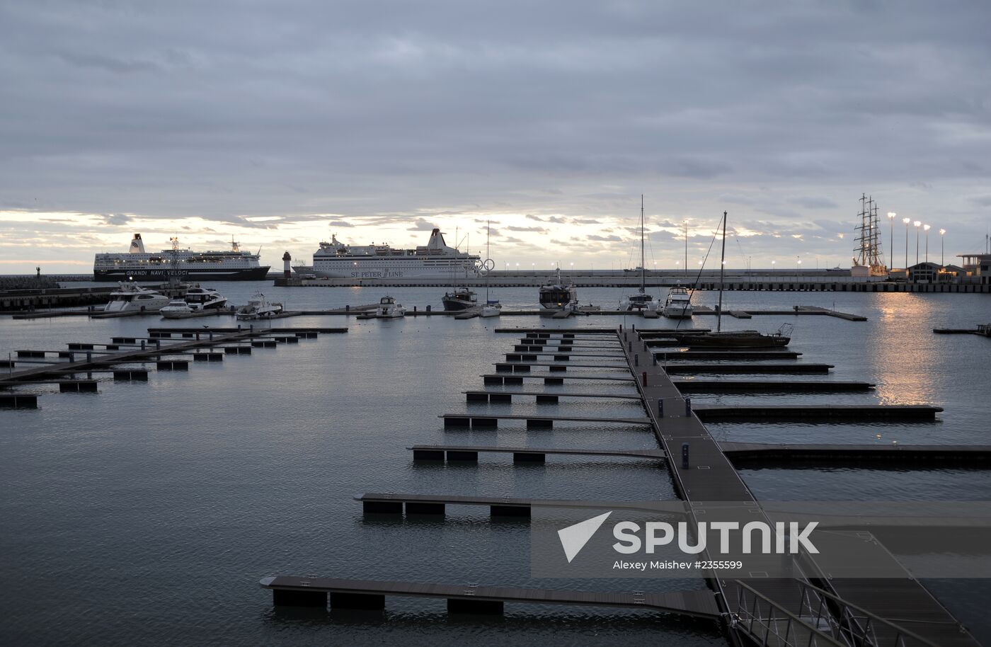 Walk along Sochi embankment